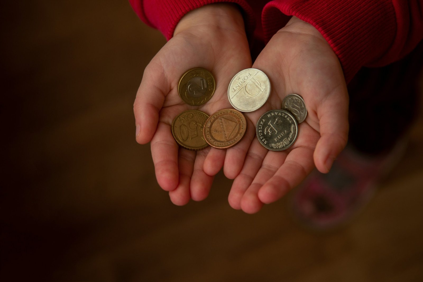 Comparison chart of popular youth savings accounts by APR